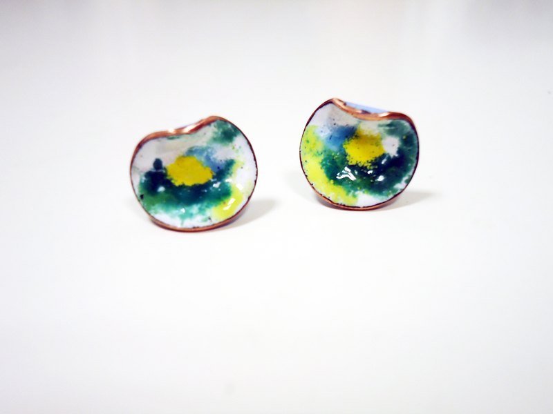 HinduLotus I 春之荷珐琅耳环(黄绿) 针式/夹式 - 耳环/耳夹 - 其他金属 多色