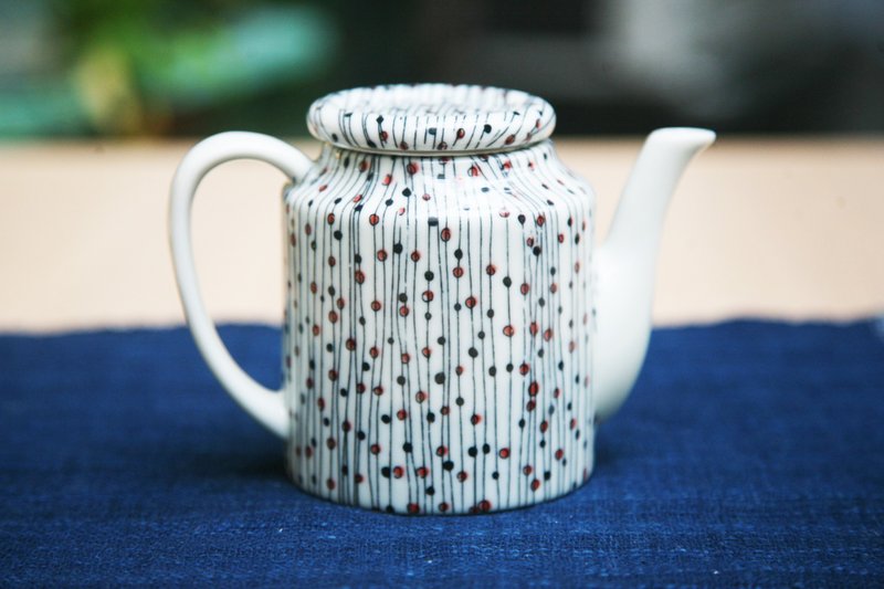 BLUT'S 红蓝点点花茶壶 - 茶具/茶杯 - 其他材质 
