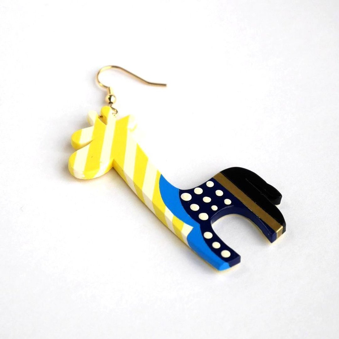 Giraffe earrings - 耳环/耳夹 - 塑料 黄色