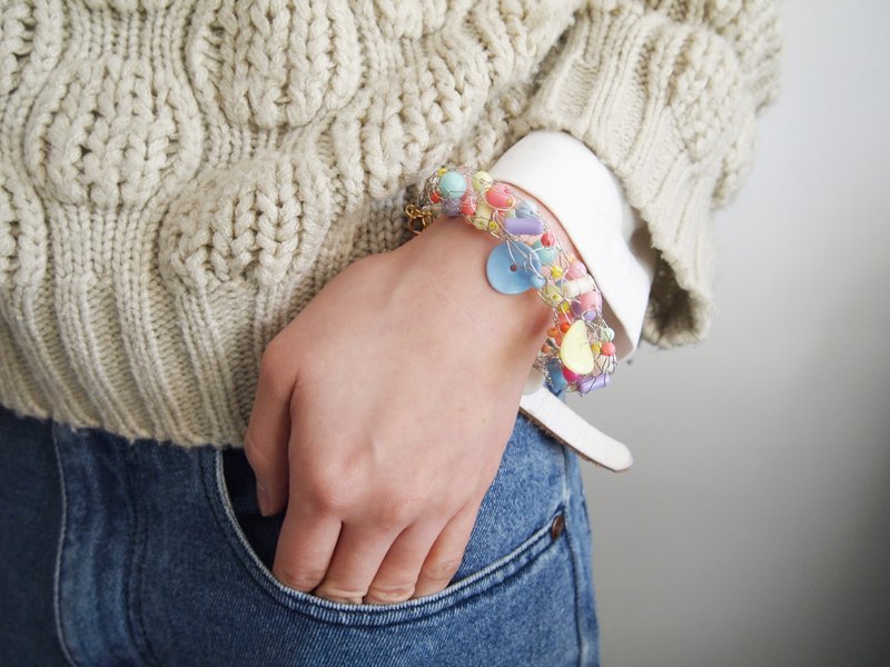 B092可爱活泼手工订制编织闪亮银色铜线配粉色糖果亚加力珠手链 ● 香港制造 - 手链/手环 - 其他材质 多色