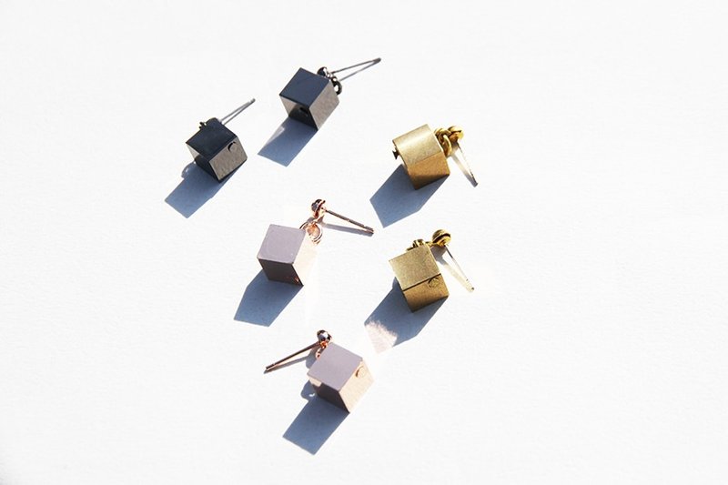 立方体耳环 CUBE EARRING - 耳环/耳夹 - 其他金属 