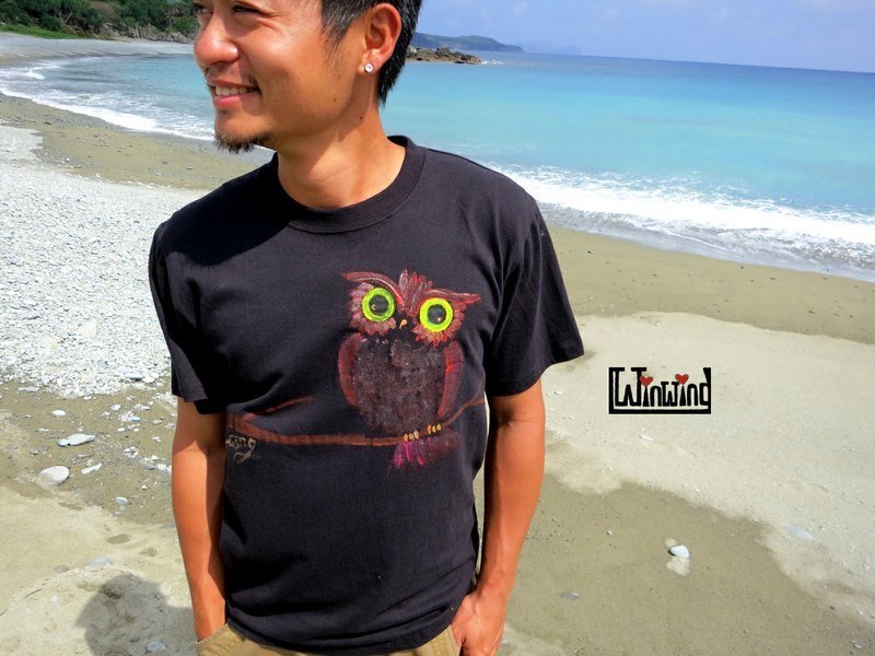 瞧。猫头鹰 Winwing手绘衣 - 女装 T 恤 - 棉．麻 多色