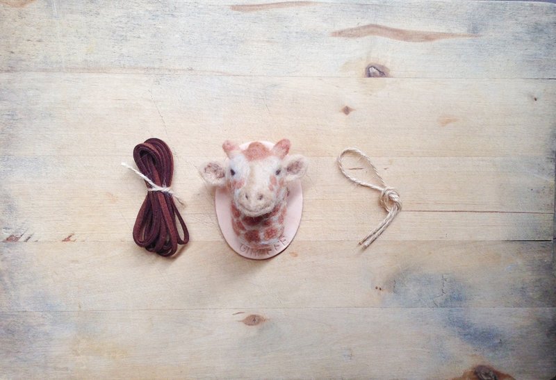 tiger milk羊毛毡别针-长颈鹿（狩猎头系列） - 胸针 - 羊毛 卡其色