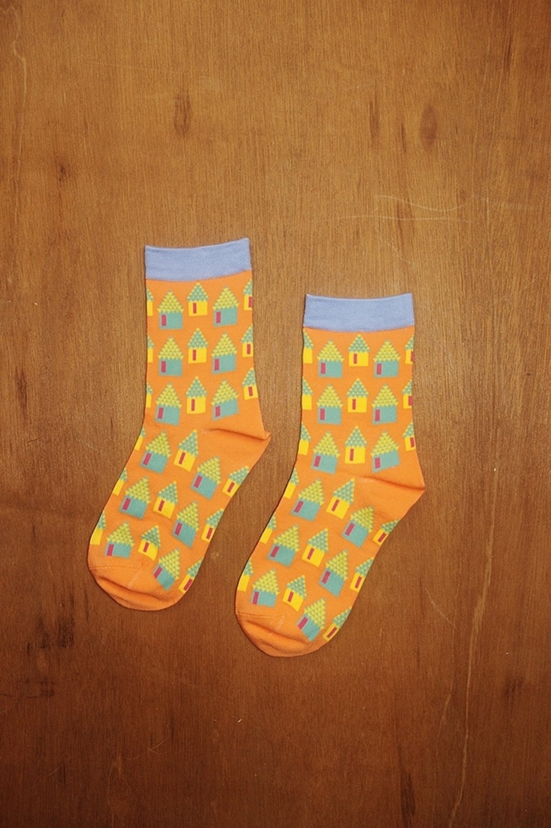 橘色小屋群!!夏漪眺=knock your socks off !! - 袜子 - 其他材质 橘色
