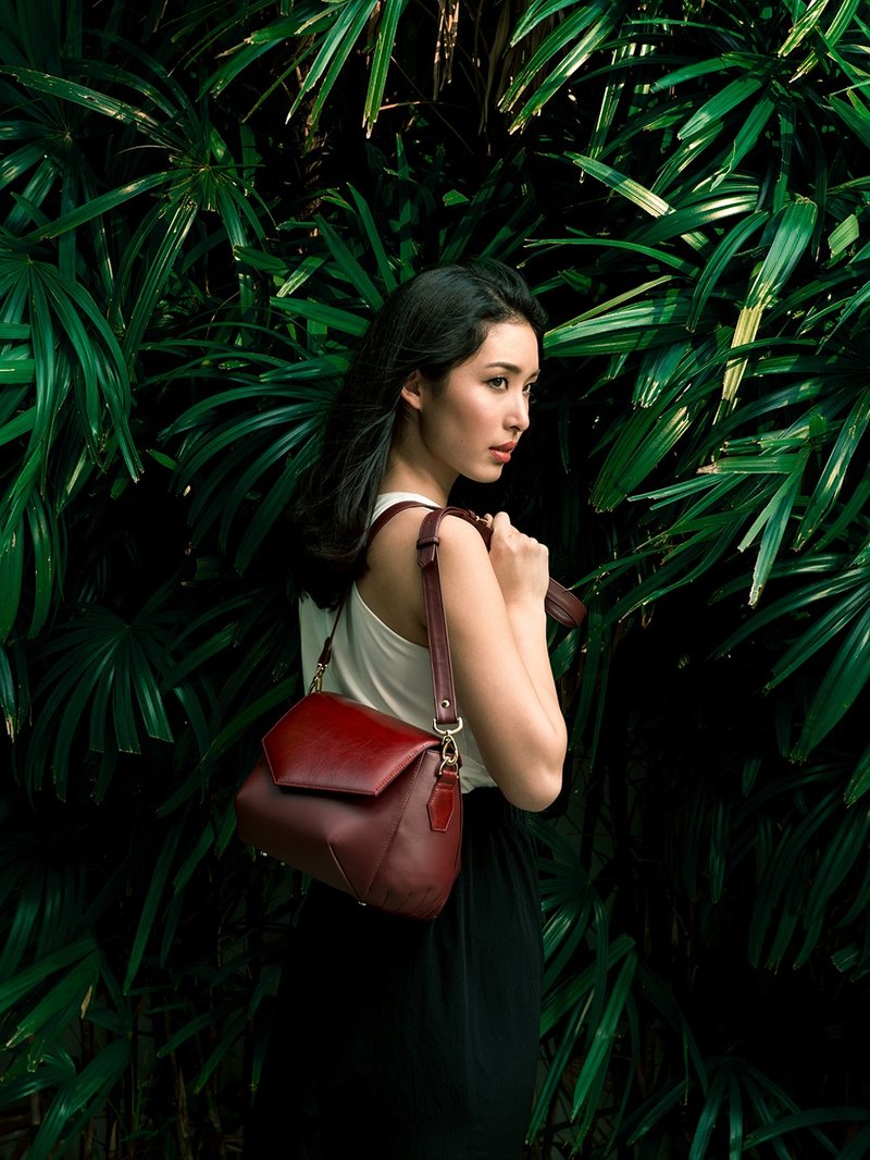 WOMEN MINIMAL ELEGANCE LEATHER BAG WITH LONG STRAPS - RED - 侧背包/斜挎包 - 真皮 红色