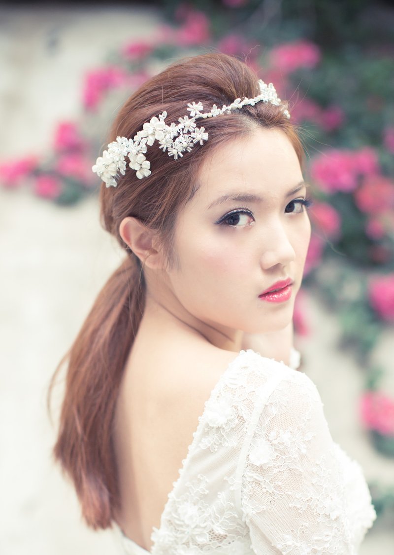《Being of Love》施华洛世奇珍珠珠宝结婚髪饰／新娘髪箍头饰 ／西式婚礼手工制配饰 - 发饰 - 宝石 白色