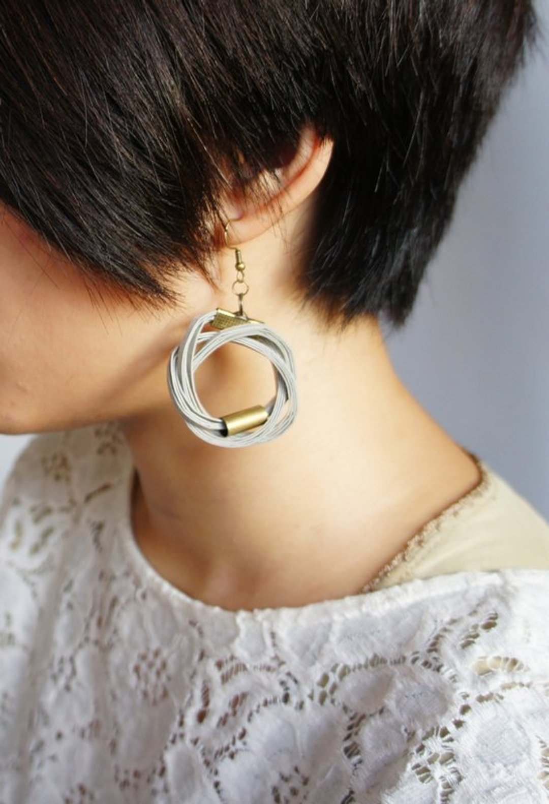 水泥灰多绳编织风格垂坠式耳环 Paper Earrings 《可改夹式》（单边耳环/个性风/编织绳结感/适合短发） - 耳环/耳夹 - 水泥 灰色