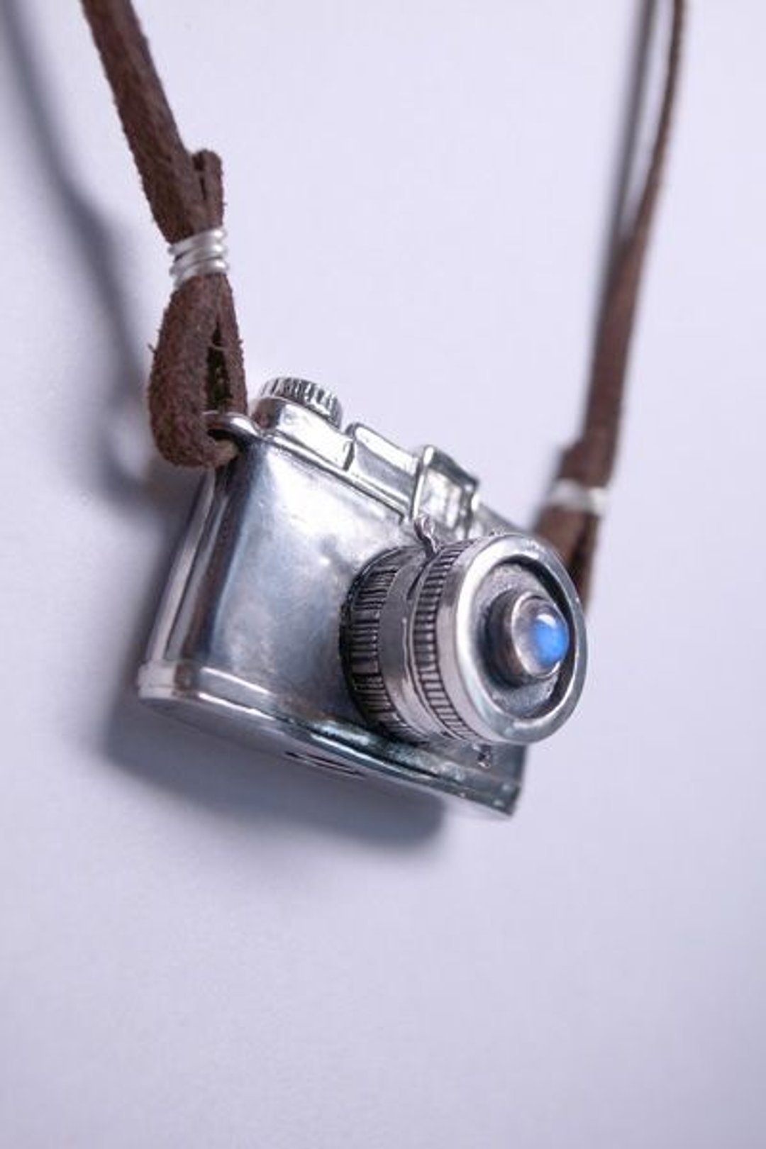 纯银戴安那Diana F+ Lomo月光石皮绳相机(无闪灯款) - 项链 - 其他金属 