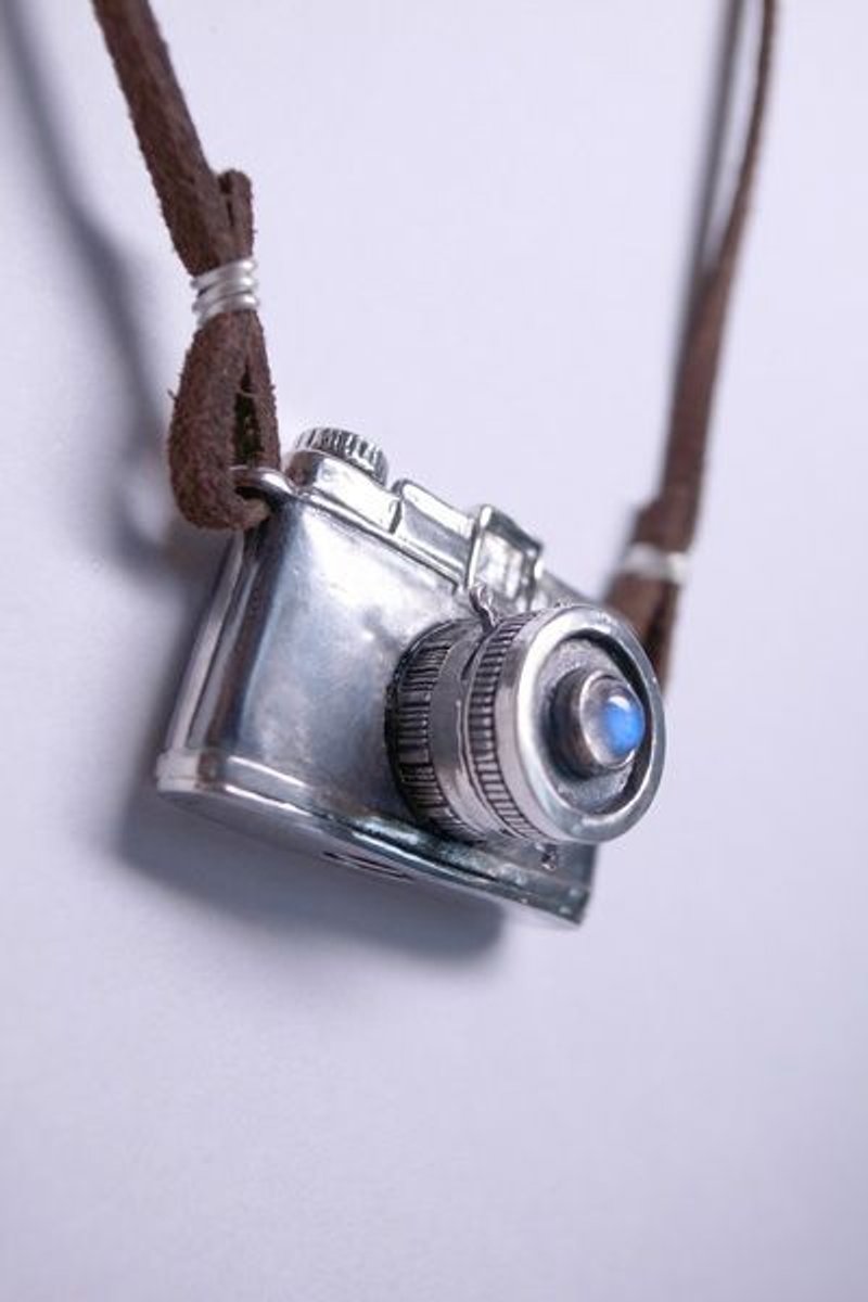 纯银戴安那Diana F+ Lomo月光石皮绳相机(无闪灯款) - 项链 - 其他金属 