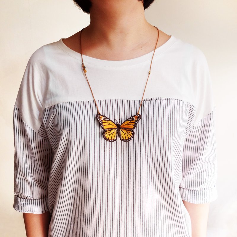 刺绣 蝴蝶 天然石蝴蝶项链 / 帝王蝶 Monarch Butterfly - 项链 - 绣线 橘色