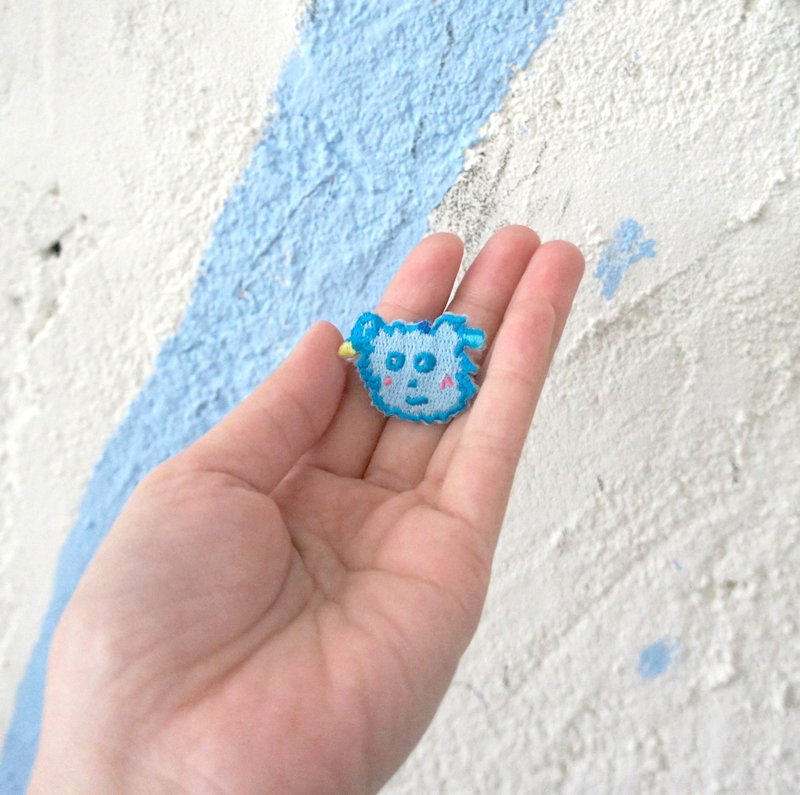 可爱的super man小狗 刺绣贴布 绣花 - 胸针 - 其他材质 蓝色