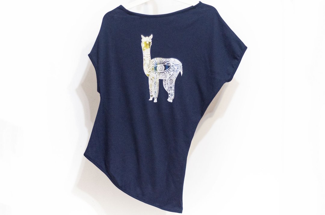 女装 个性不规则斜肩tee 设计上衣 T-shirt-南美洲秘鲁羊驼(丈青) - 女装 T 恤 - 棉 蓝色