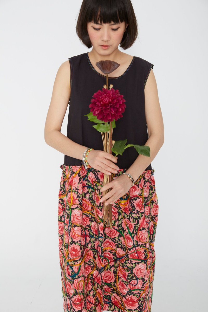 [黑玫瑰]心花怒放背心裙 - 洋装/连衣裙 - 其他材质 黑色