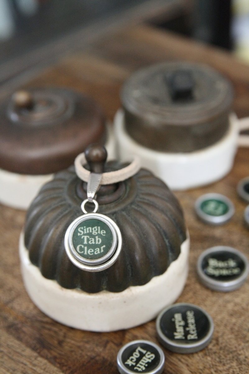 [供不应求！特别到货] 经典老件，书写的钢琴手，30年代打字机键盘坠饰特别符号版。 - 项链 - 其他金属 绿色