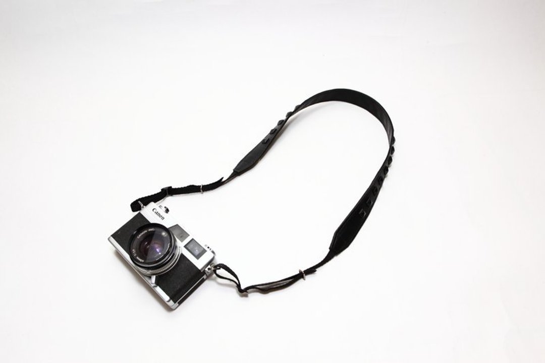 The Black Rivet - CAMERA STRAP 黑铆钉相机背带 - 证件套/卡套 - 真皮 黑色