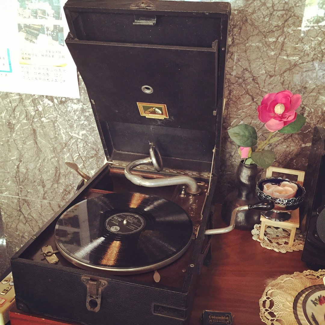 英国制 1920年代 Mode 101 HMV 小狗标 78转电木留声机 （携带型）黑色 - 音乐专辑 - 其他金属 黑色