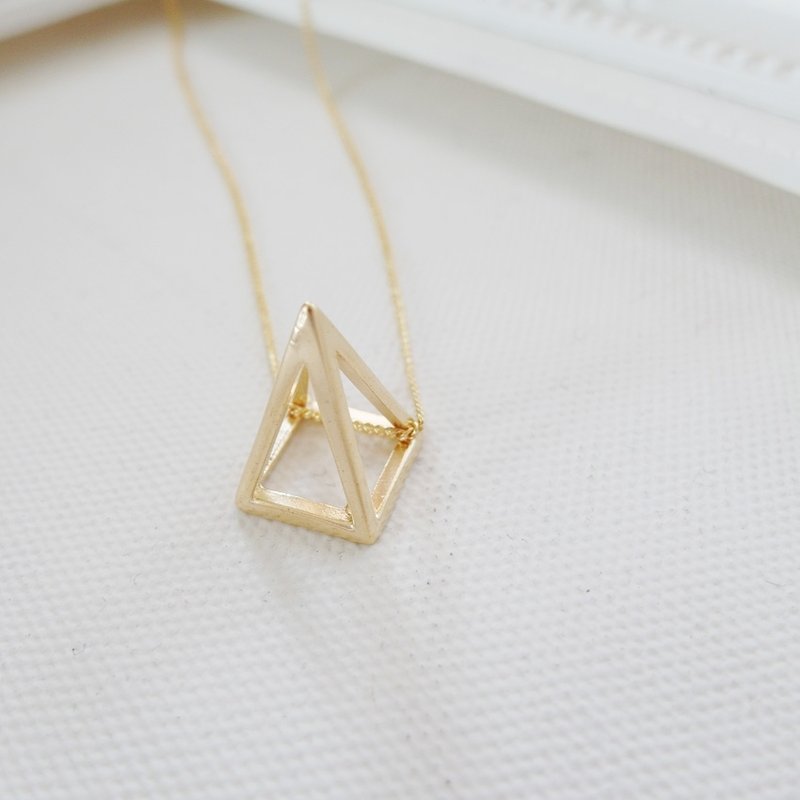 Cha mimi。都会设计感。手感几何三角锥 长项链 - 项链 - 其他金属 金色