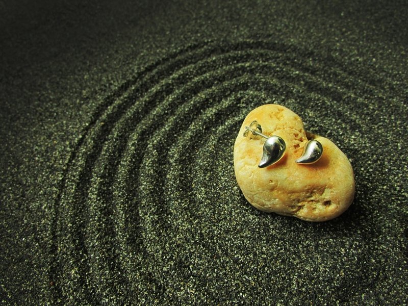 comma earrings_逗号耳环 | mittag jewelry 设计师手工 纯银耳环 - 耳环/耳夹 - 银 银色