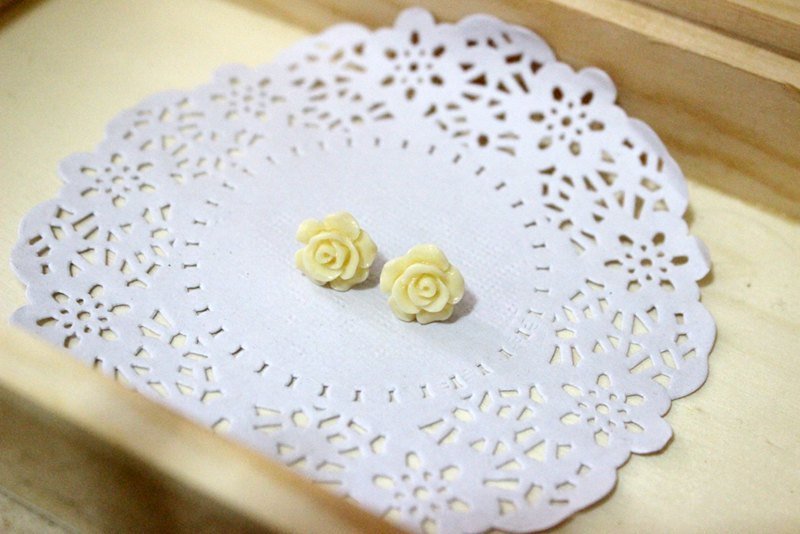 甜奶油玫瑰耳饰 (抗过敏白钢耳针/耳夹) - 耳环/耳夹 - 其他材质 黄色
