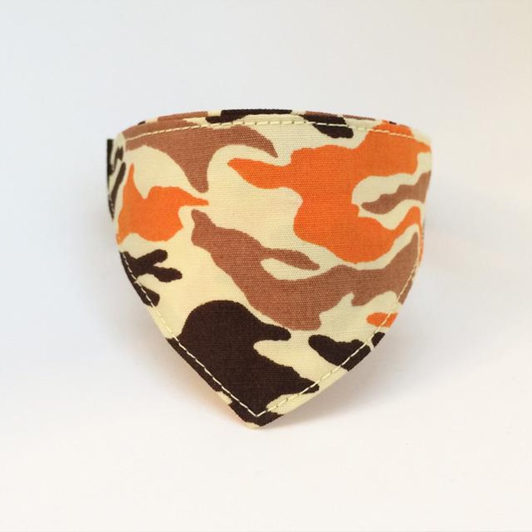 There bandana-style collar / corner cans for the camouflage pattern and cats (from kitten to adult cats) - 项圈/牵绳 - 其他材质 橘色