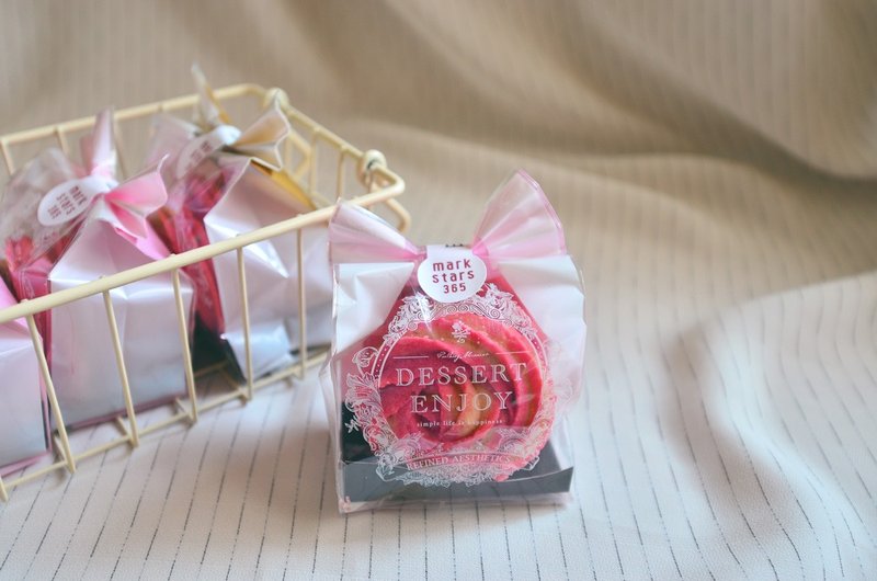 艾格蕾思酥 - 蔓舞玫瑰 - 姐妹礼 - 手工饼干 - 新鲜食材 粉红色