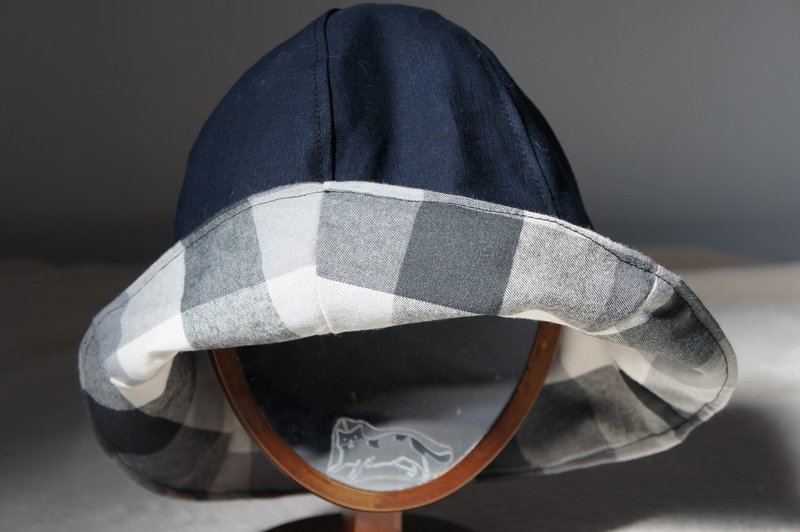 你的帽子-刺绣双面帽/灰色童话 - 帽子 - 其他材质 