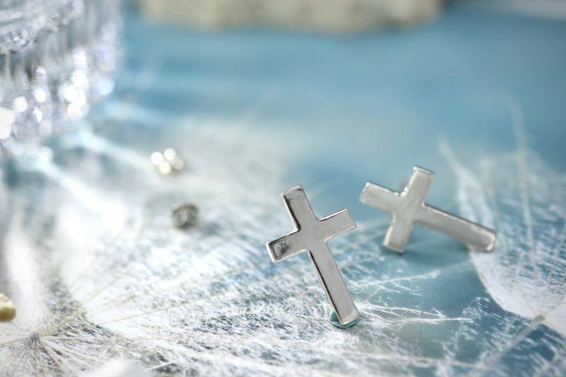 单纯十字架/耳针/耳环/Màn 工 - 耳环/耳夹 - 纯银 银色