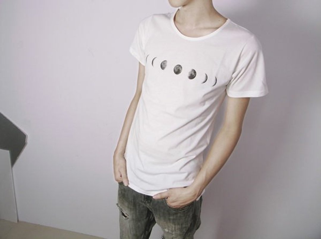 I . A . N Design  阴晴圆缺  有机棉短袖T Organic Cotton - 中性连帽卫衣/T 恤 - 棉 白色