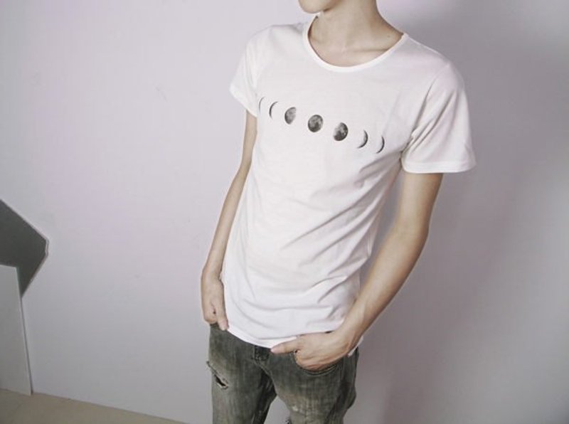 I . A . N Design  阴晴圆缺  有机棉短袖T Organic Cotton - 中性连帽卫衣/T 恤 - 棉．麻 白色