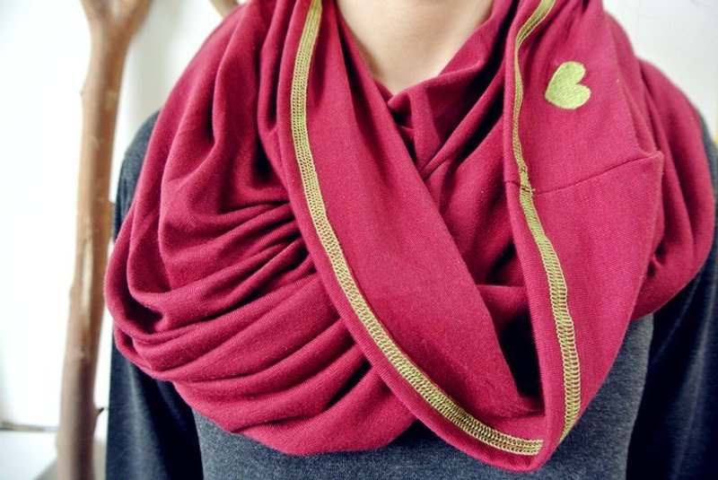 【温馨圣诞礼物组】多用途  LOVE 围巾 菓森林贴心设计款~小红帽女孩 - 其他 - 棉．麻 红色