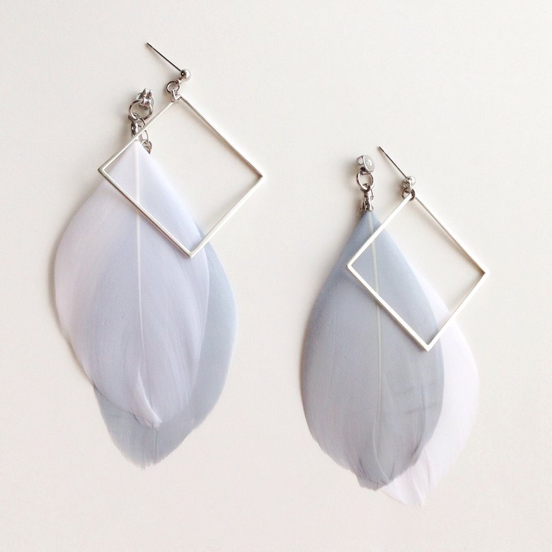 [Orders] production Earrings / Silver 950 SHIKAKU (square) with wings catch: Gray & White - 耳环/耳夹 - 其他金属 灰色