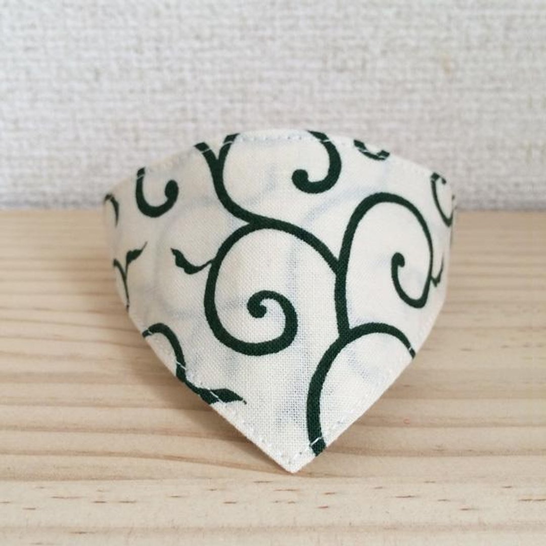 Fine arabesque pattern white bandana-style collar for cats with square hooks for kittens to adult cats - 项圈/牵绳 - 棉 白色