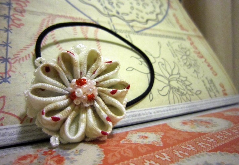 浪漫米白小花手作布包钮扣发束发圈发饰 - 发饰 - 其他材质 多色