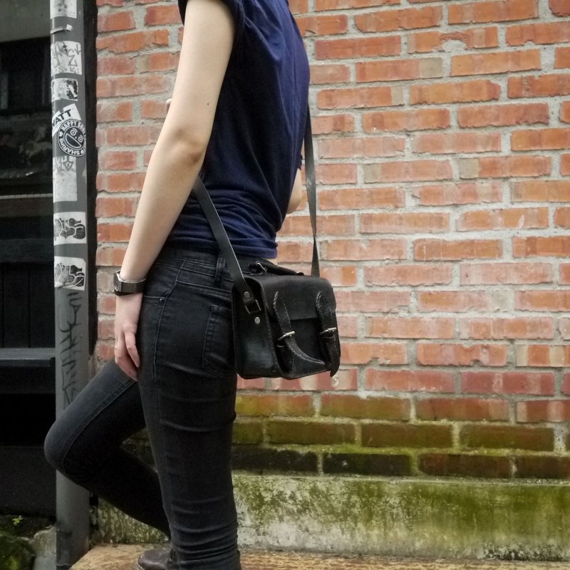 夕卡 Shika // Vintage bag 古董包 黑色牛皮小方包 {A1-109} - 侧背包/斜挎包 - 真皮 黑色