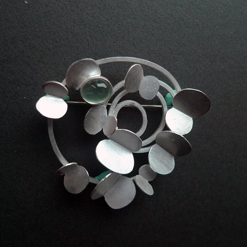 浮生-浮萍~青冶金工绝色系列装饰艺术胸针结合葡萄石创作单品 - 胸针 - 宝石 