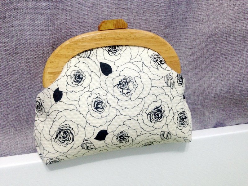 【针仕事】玫瑰花儿 实木口金斜背包 手拿包 限量一个 - 侧背包/斜挎包 - 其他材质 