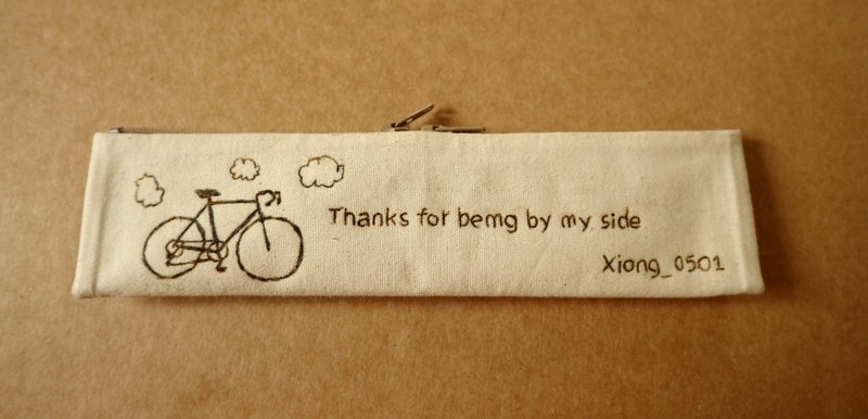 “毕业礼物预售中”手工电烧双开式笔袋(可定制图案和文字) - 铅笔盒/笔袋 - 其他材质 白色