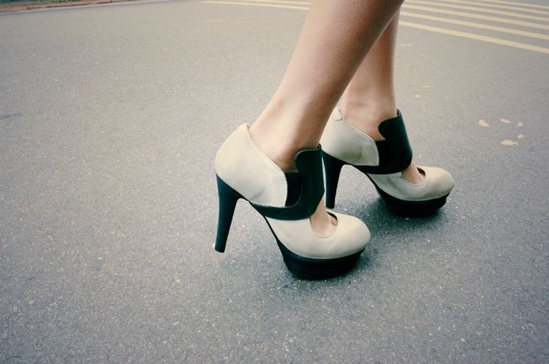 #875# 这难道不是给玖令穿的吗 中一片高跟 白 - 高跟鞋 - 真皮 白色