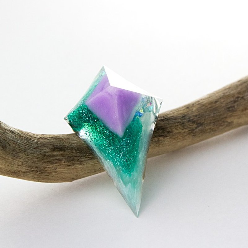 Acute angle pyramid brooch (Corbicula japonica) - 胸针 - 其他材质 蓝色