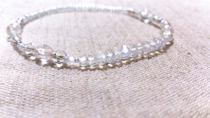 crystal in dearsharka || 蓝晕月光石 x 粉晶 x 白水晶．静谧蓝晕的沁雪美丽 - 手链/手环 - 宝石 白色