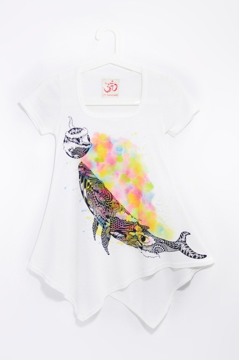 手感夏日不规则旅行T - 潜出水面的鲸鱼 ( 缤纷水彩版 ) - 女装 T 恤 - 棉．麻 多色