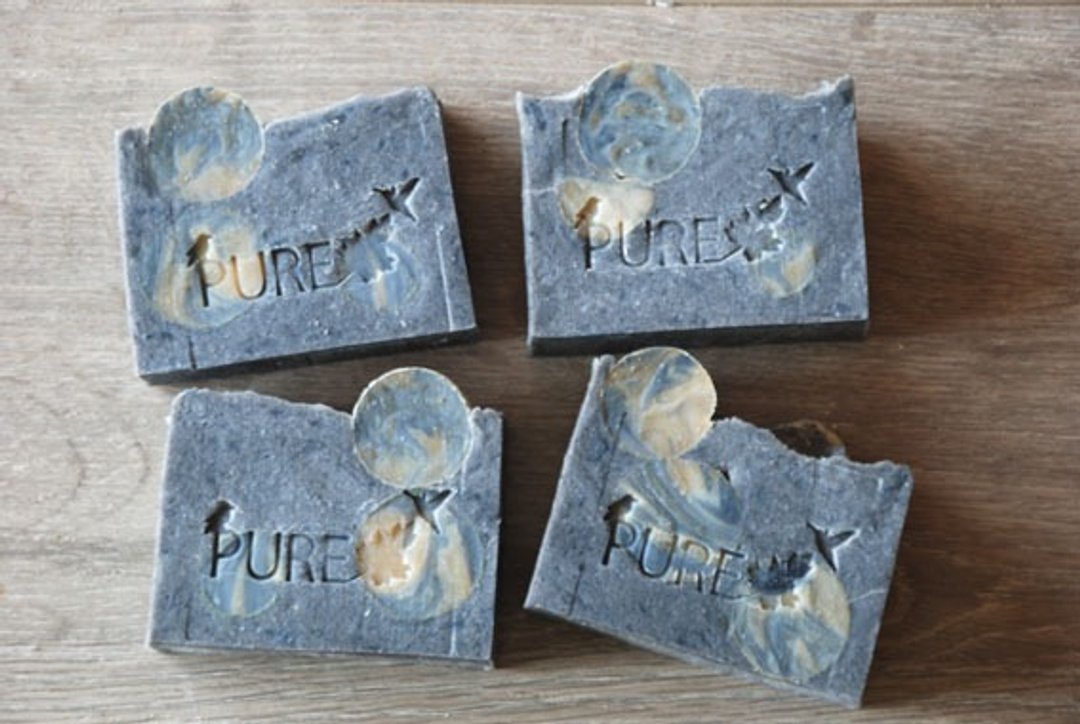 Pure纯粹手工皂-黑骑士皂(适合中油男性肌肤)限量款 - 肥皂/手工皂 - 植物．花 黑色