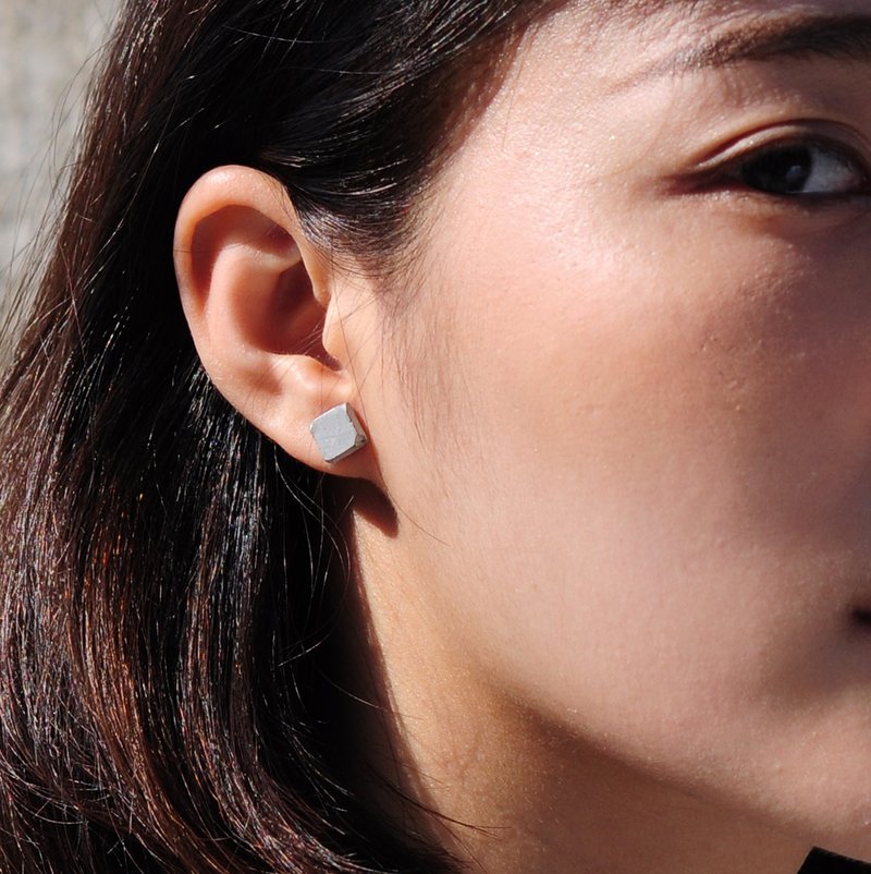 正方水泥耳环 | 遗迹系列 - 耳环/耳夹 - 水泥 灰色