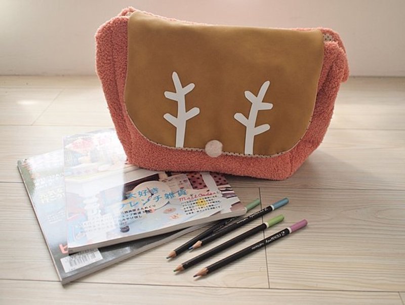 Dawn Chang。熊猫+铁塔侧背包-粉蓝 - 侧背包/斜挎包 - 其他材质 