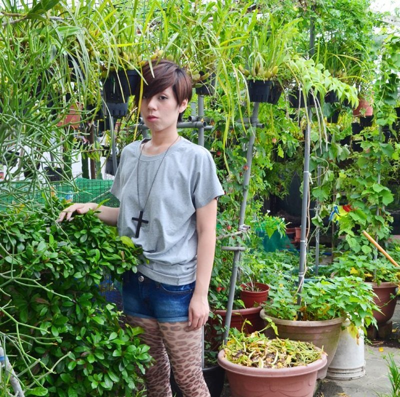 麻灰素tee．试卖价 - 女装 T 恤 - 棉．麻 灰色