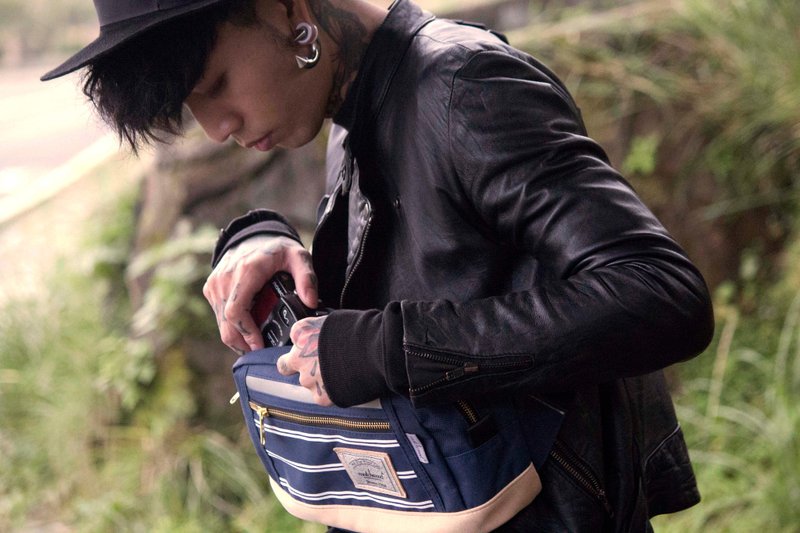 火柴木设计 Matchwood Density 腰包 侧背包 斜背包 胸前包 反光条纹蓝色款 Density 3M Waist Bag - 侧背包/斜挎包 - 防水材质 蓝色