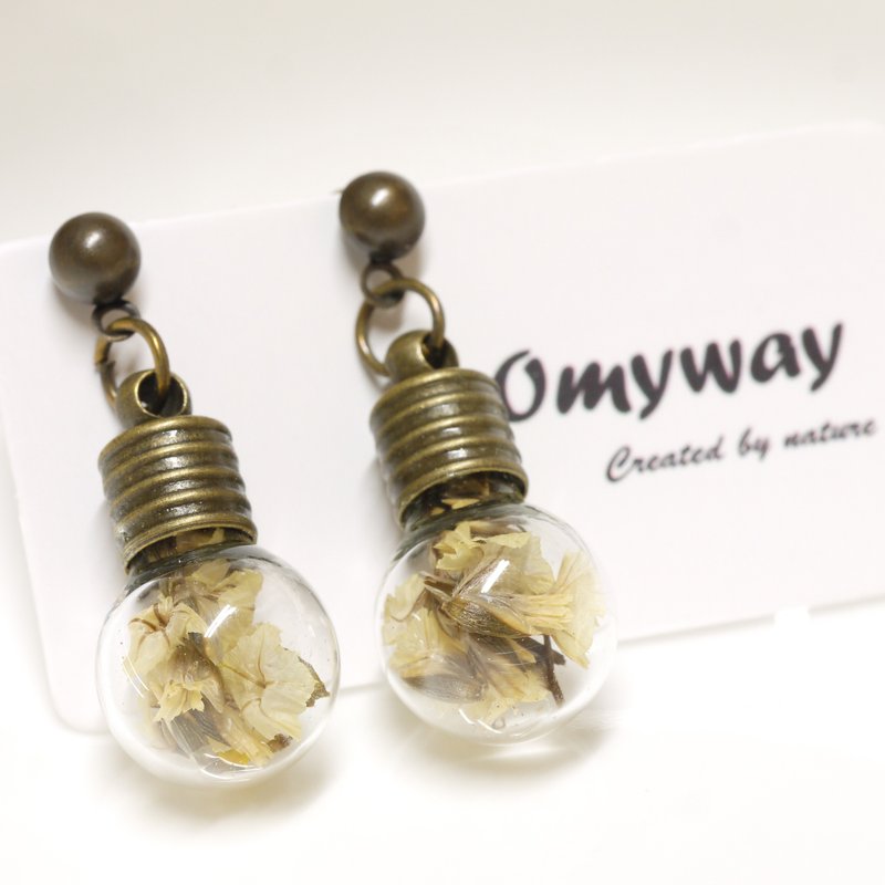 “爱家作-OMYWAY”DIY 手工制作 干花 水晶草 押花 灯泡 玻璃球 耳钉 耳环 - 耳环/耳夹 - 玻璃 白色