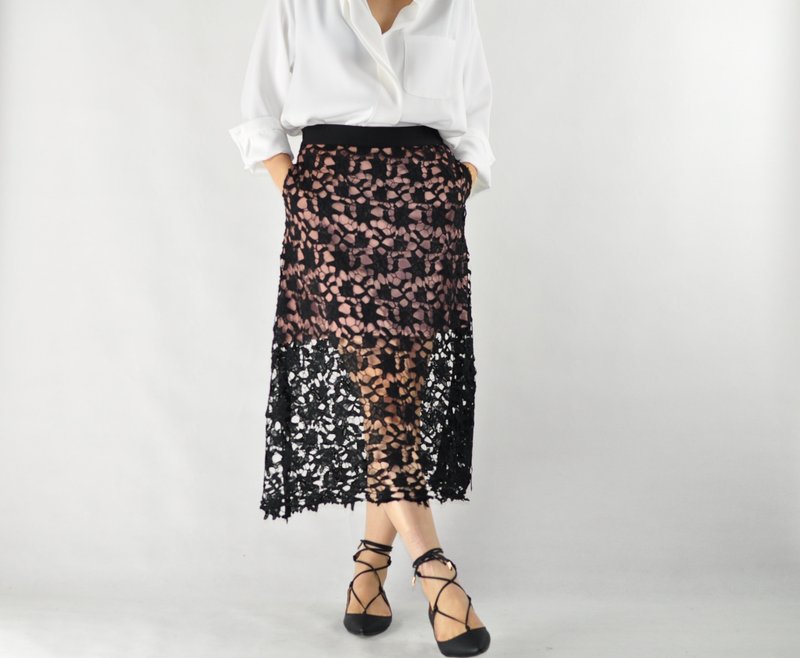 Flat 135 X 台湾设计师系列 黑色 圆裙 蕾丝裙 长裙 蕾丝篓空 外出约会适合穿搭 可以正式也可以休闲 圣诞 情人节穿搭 派对 新年 - 裙子 - 其他材质 黑色