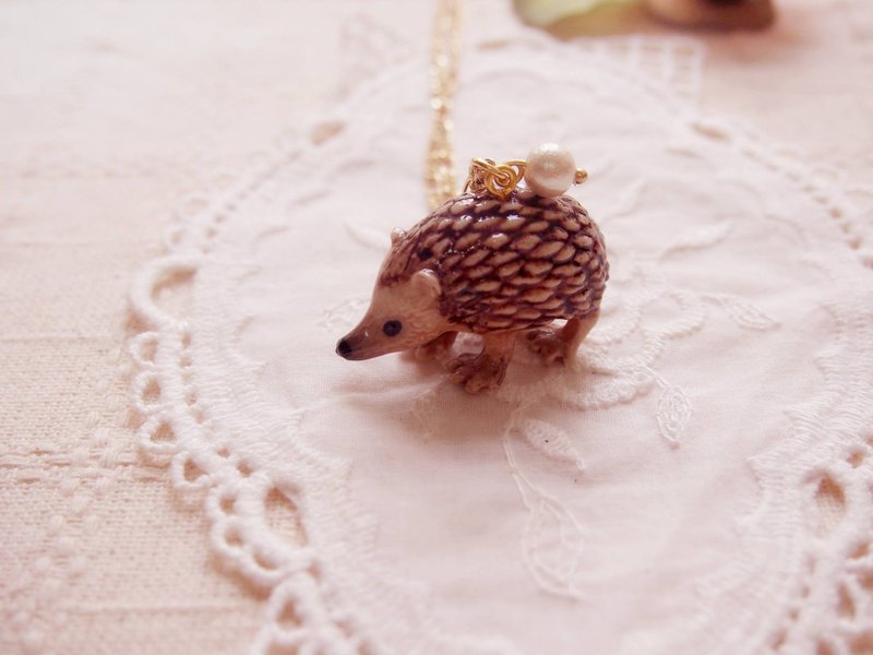 Tammy St. 童话森林系列系列 刺猬动物精致陶瓷长颈链 - 手链/手环 - 塑料 粉红色