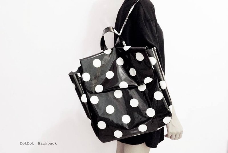 DOT 黑色防水后背包 - 后背包/双肩包 - 防水材质 